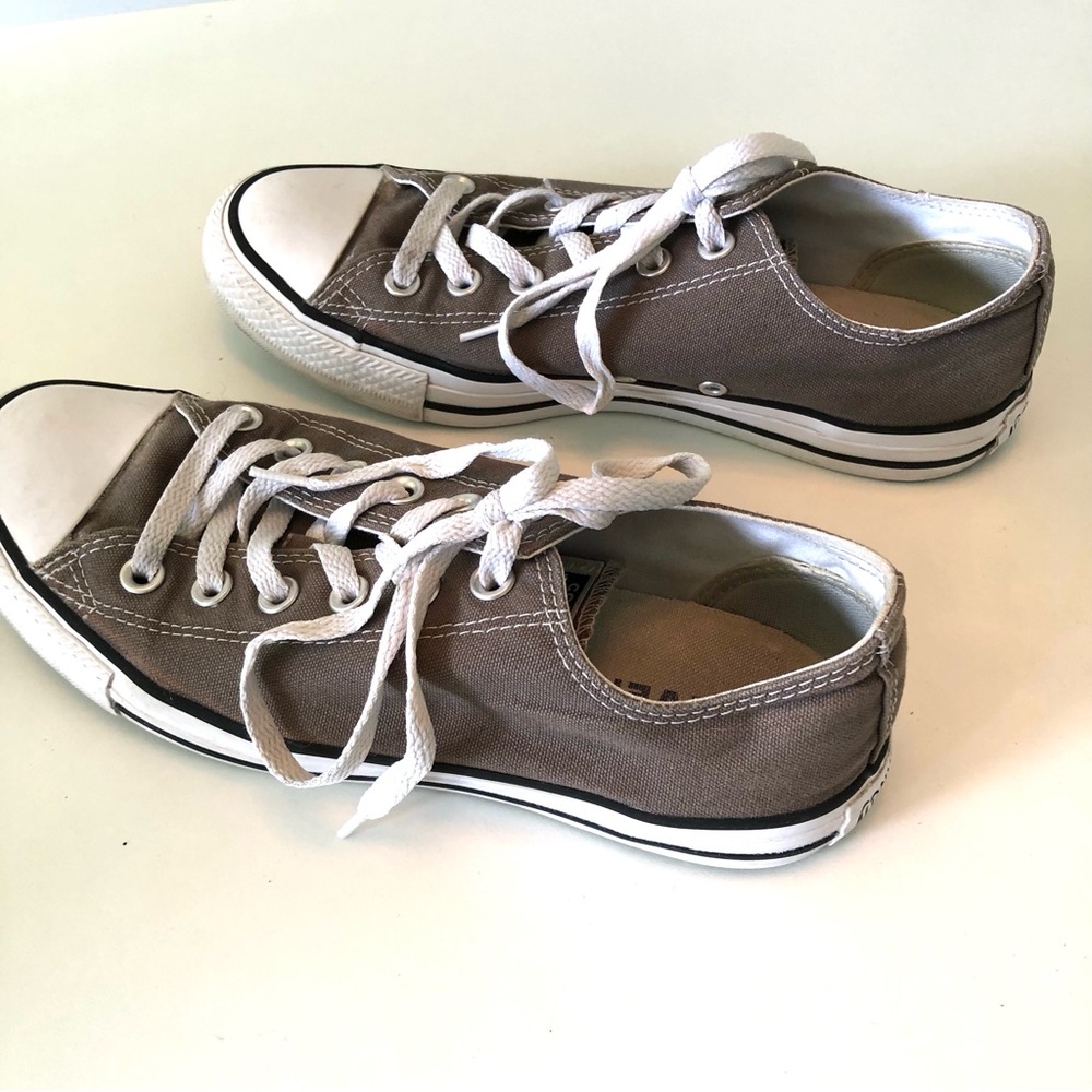 Converse All Stars Gray Low Tops Women’s 9 Men’s 7 Unisex Sneakers Chuck Taylor